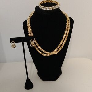 Elegant Gold Tone Jewelry Set
